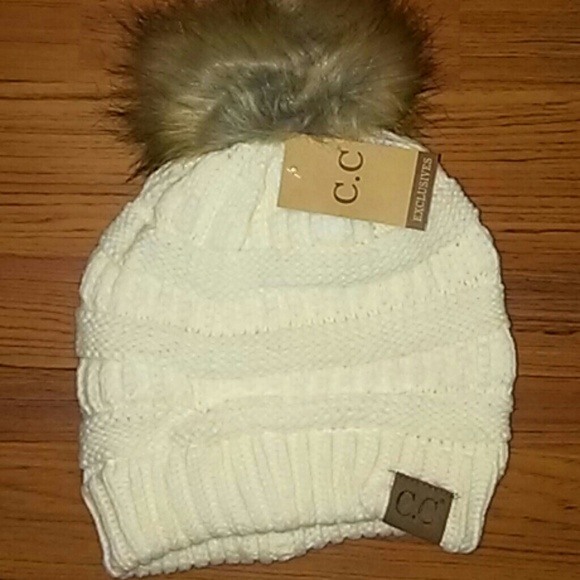 Ivory C.C. beanie with faux fur pom pom - Picture 2 of 3