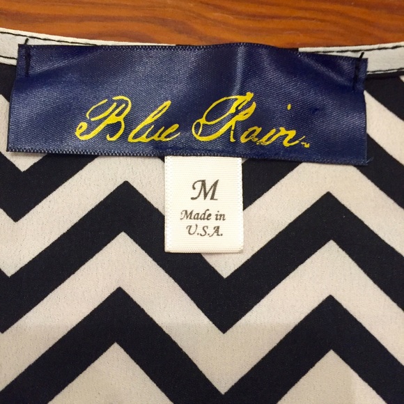 🔴SOLD🔴 Black & white chevron top - Picture 2 of 2