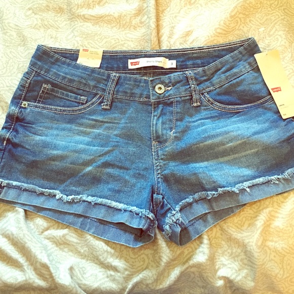 NWT shorty short LEVIS