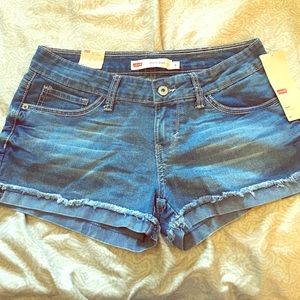 NWT shorty short LEVIS