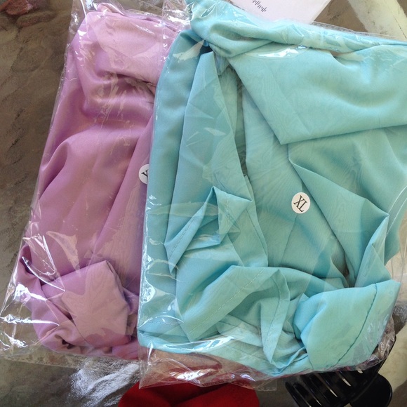 ⭐️SOLD ELSEWHERE ⭐️ Deep V Back Skater - Picture 4 of 4