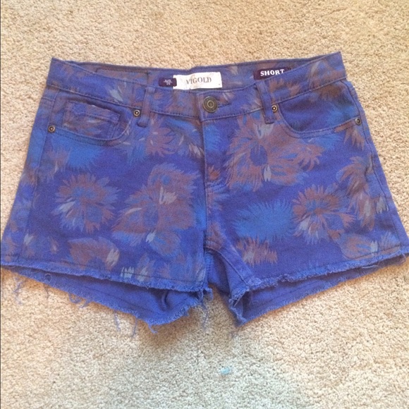Super cute floral print shorts