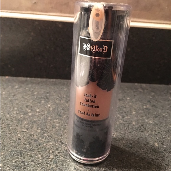 Kat Von D Lock-it Foundation