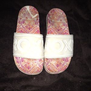 Selling some used roxy sandals