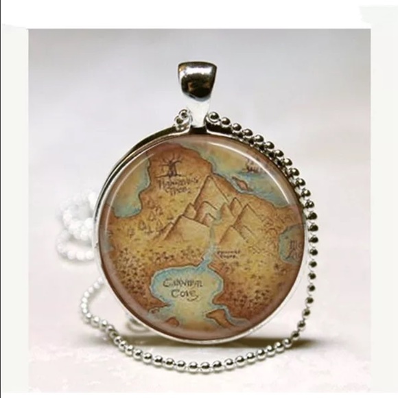Jewelry - Cute Silver Map Necklace