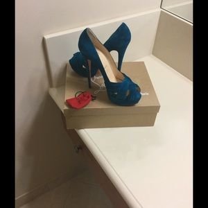 NIB Peacock teal Christian Louboutin Aborina 150