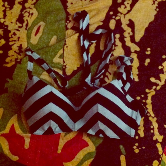 b̌ǒȟǒ f̌ǐňď 👙rave swim bra