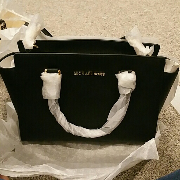 Michael Kors Handbags - MK leather satchel