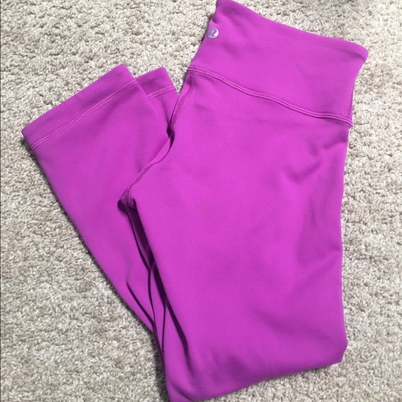 BNWOT black & purple Lululemon reversible crops