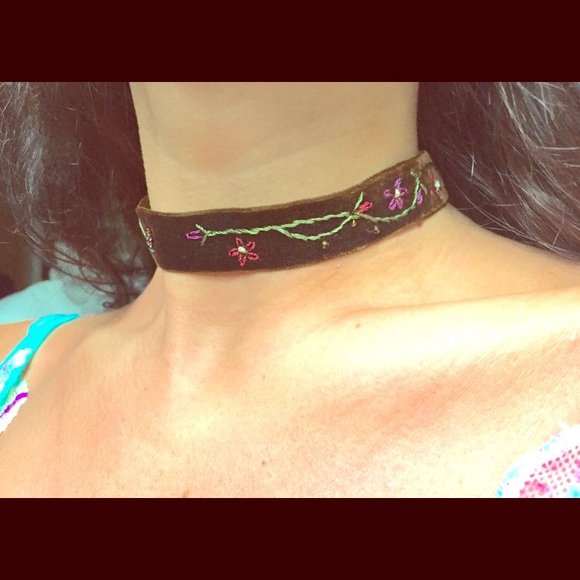 brown velvet embroidered choker