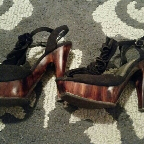T-strap Black Ruffle Platform Heels - Picture 4 of 4