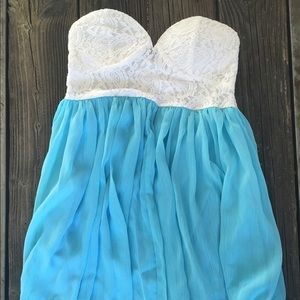 Flowy, strapless top