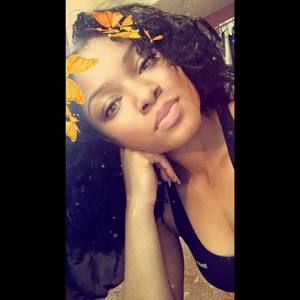 Meet your Posher, Chanelle