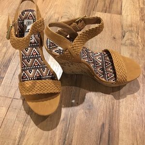 Stunning wedges, cork bottom w Aztec foot design