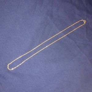 A plain gold chain