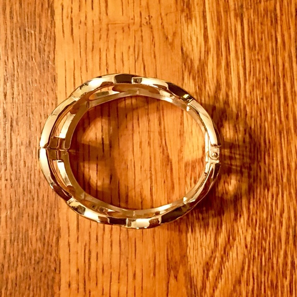 ❗️SOLD❗️Hammered Silver Cuff - Picture 3 of 4