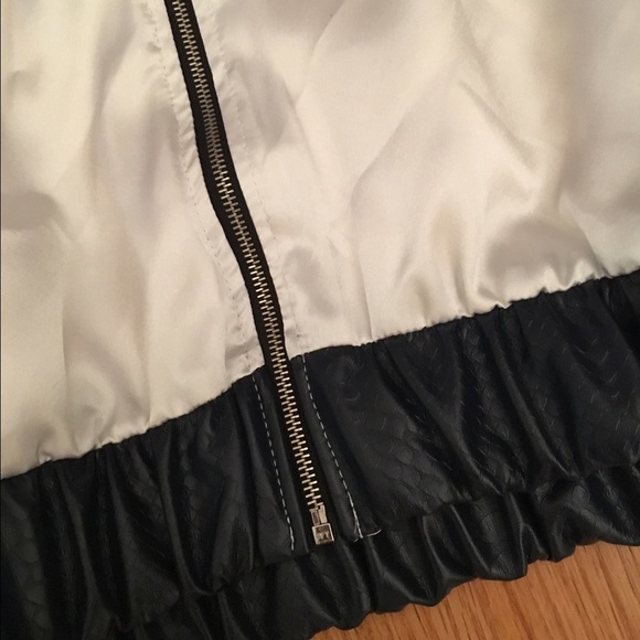 🎄Christmas sale!!🎄 Cool White Satin Bomber - Picture 4 of 4