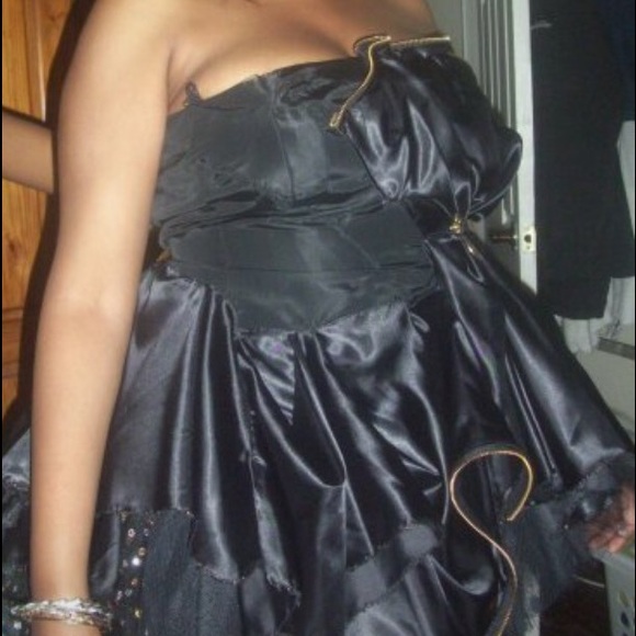 Dress - Picture 3 of 3