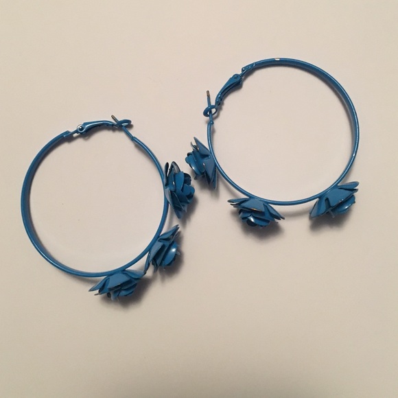 Blue floral Fuego earrings - Picture 2 of 2