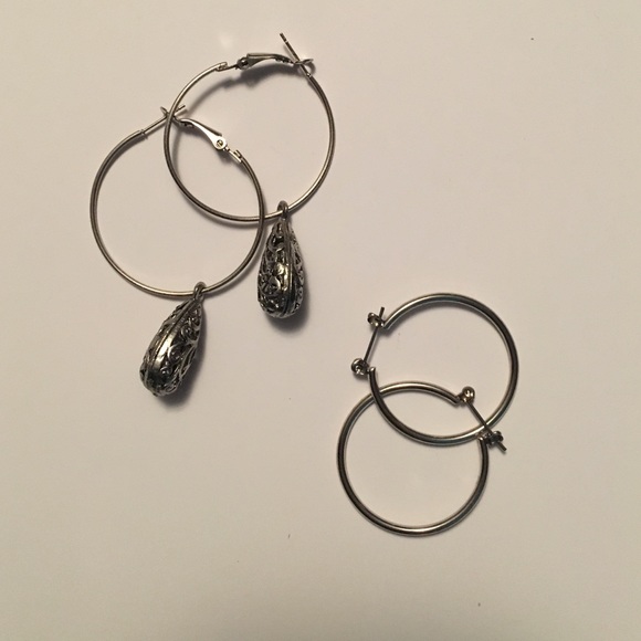 2 pairs of hoops - Picture 1 of 1