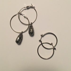 2 pairs of hoops