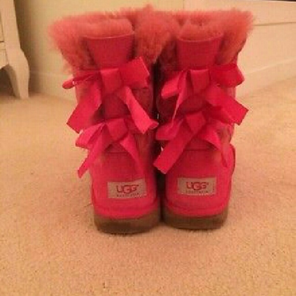 Pink uggs ON HOLD
