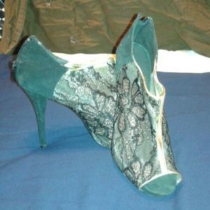 Black and Gold heels