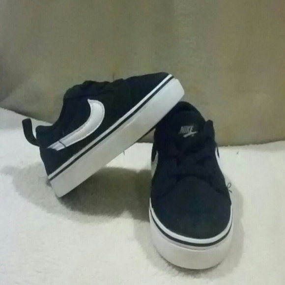 Nikes shoea - Picture 2 of 4