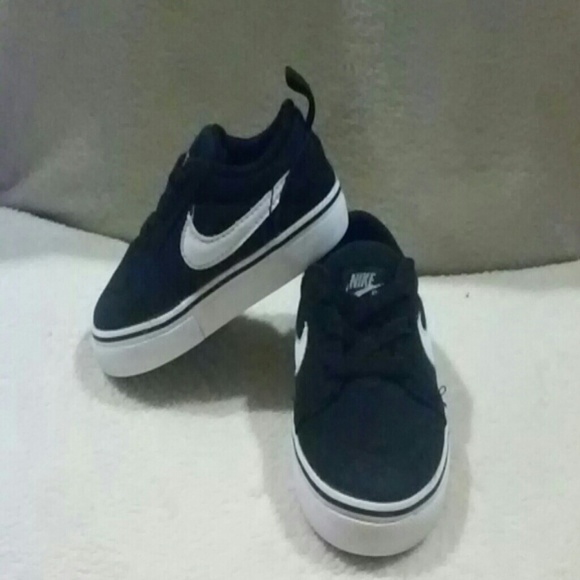 Nikes shoea - Picture 3 of 4