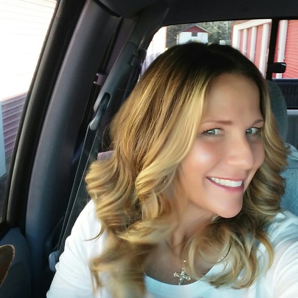 Meet your Posher, Stacey - Picture 2 of 2