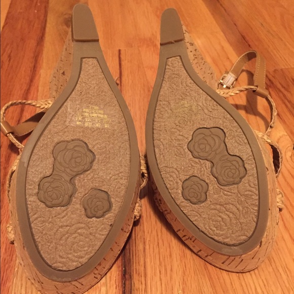 Platform sandals - Picture 2 of 2