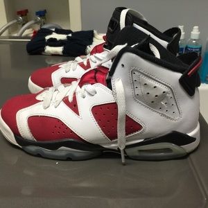 Boys Jordan Carmine's size 5