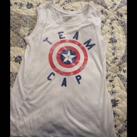 Team Captain America T-shirt large