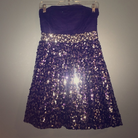 Beautiful blue homecoming / wedding dress
