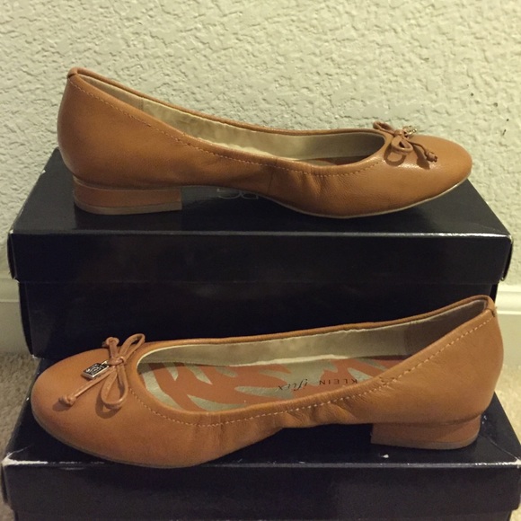 Anne Klein iflex flats
