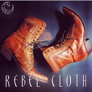 🌿Leather Embroidered Boheme Point Boots w Heel🌿