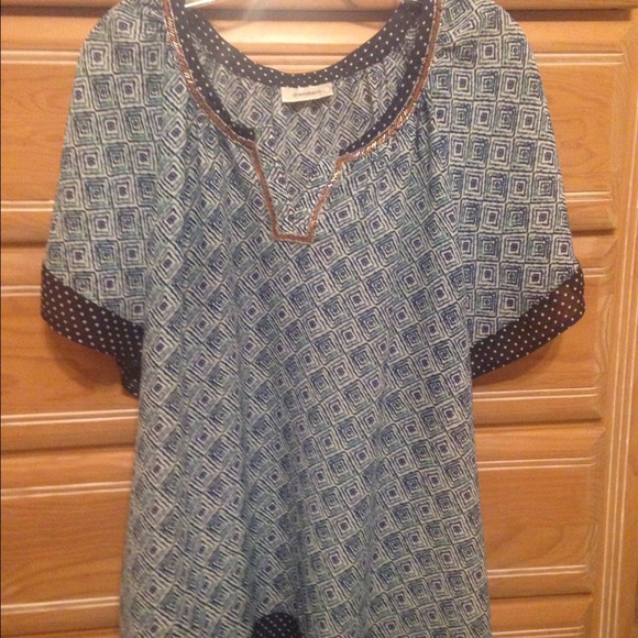 Beautiful top worn ounce