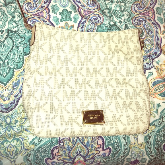 Michael Kors Cross Body missing strap only.