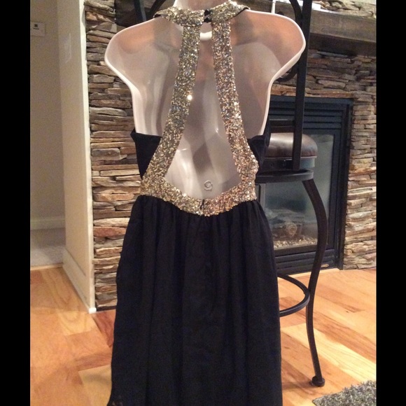 SOLDOpen back sequin dress - Picture 2 of 3