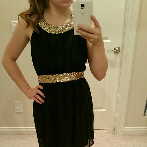 SOLDOpen back sequin dress - Picture 3 of 3