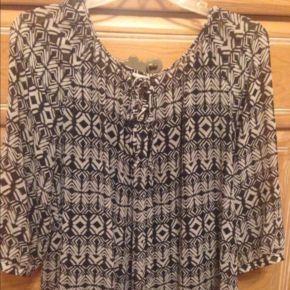 Black and white top with black camisole included