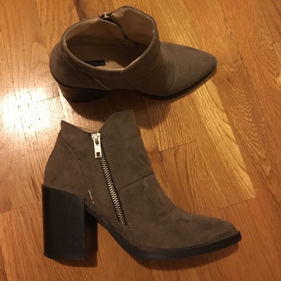 FOREVER 21 GRAY ANKLE BOOTS