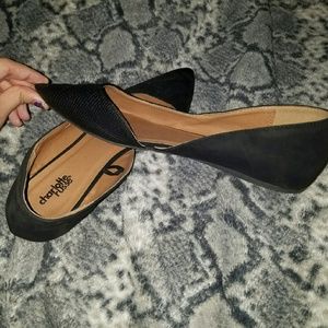 BLACK FLATS