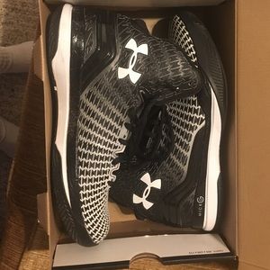 Underarmour clutch- fit basketball shoes