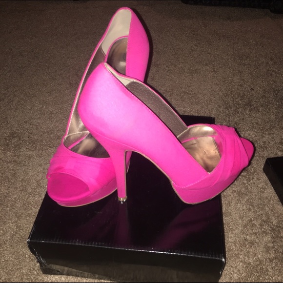 Hot pink stilettos 💗