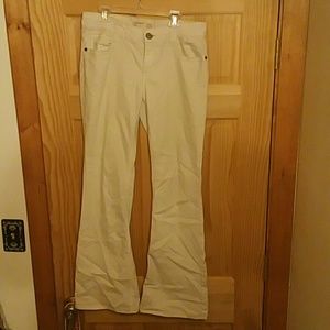 No boundaries size 9 white pants
