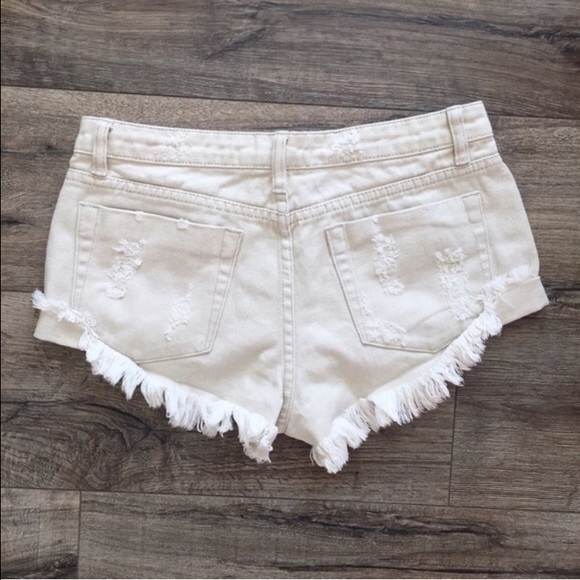 🚫SOLD🚫 Bone Beige Denim Shorts - Picture 2 of 4