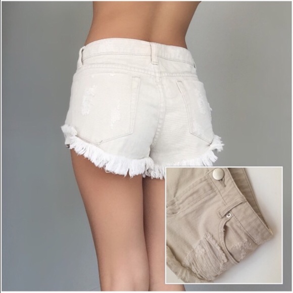 🚫SOLD🚫 Bone Beige Denim Shorts - Picture 3 of 4