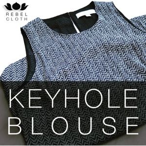 ⚜️FLASH SALE⚜️Marbled Black/White Keyhole Blouse