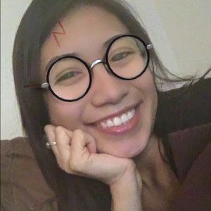 Meet your Posher, Abigail